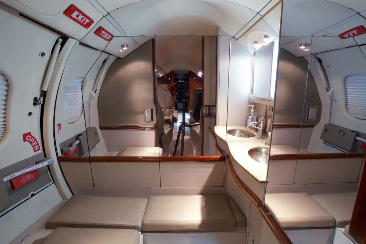 Bombardier Learjet 60 N178MM operated by Hop-A-Jet WorldWide Jet Charter photo 5