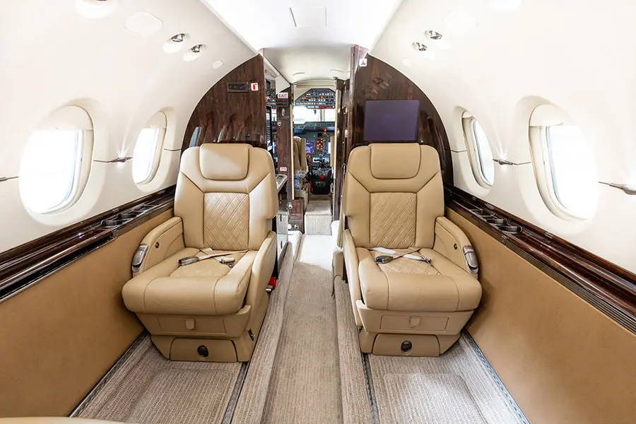 Beechcraft Hawker 900XP N17RM operated by NeaJets photo 2