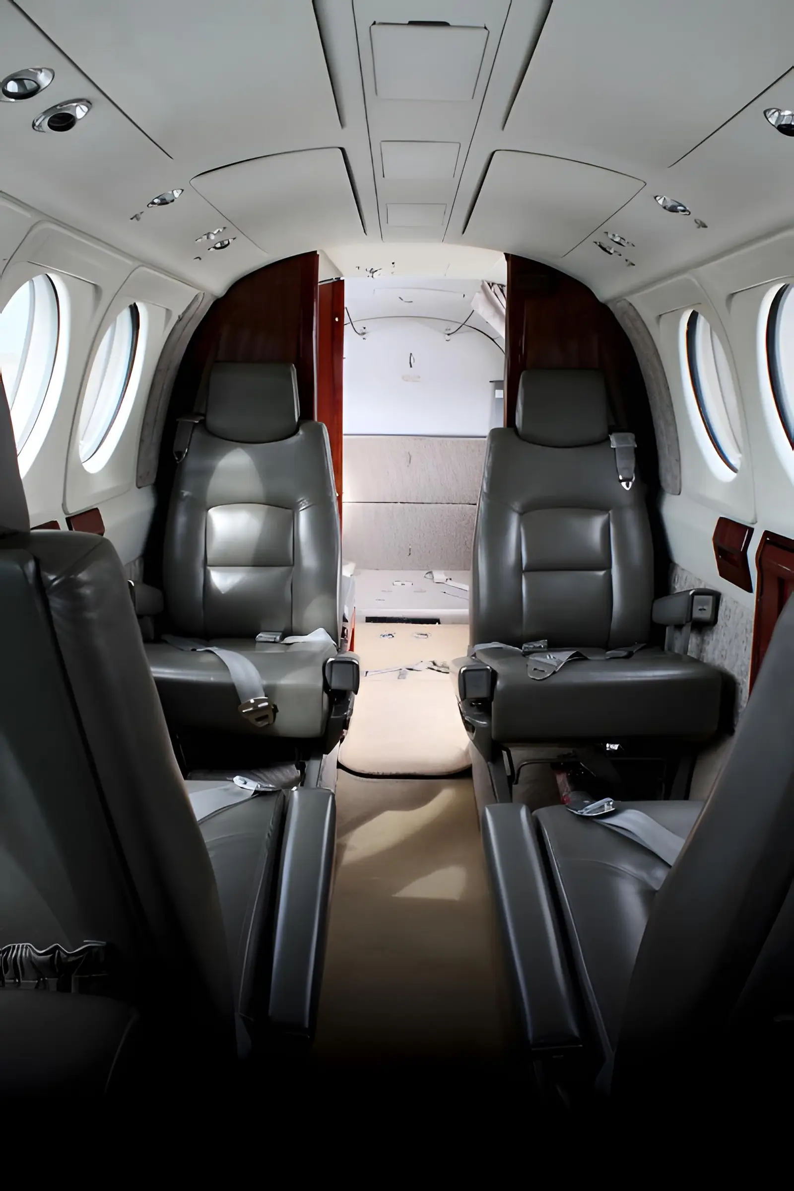 Beechcraft King Air 200 N17VA operated by Optimal Aviation Services, LLC photo 2