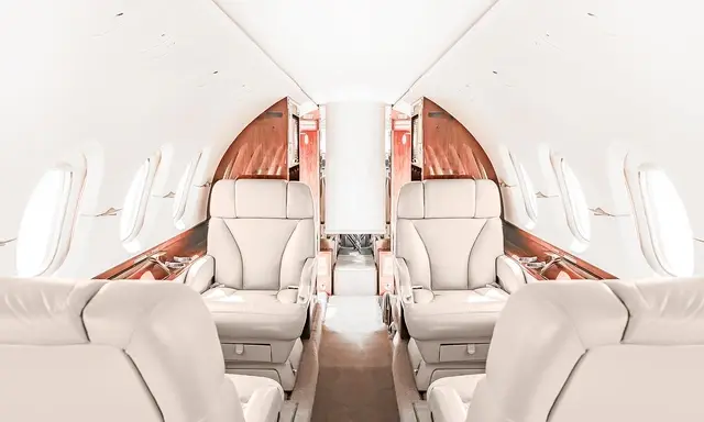 Beechcraft Hawker 800XP N1811S operated by Cirrus Aviation Services photo 2