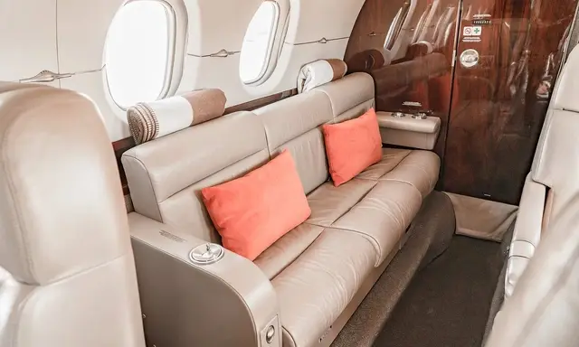 Beechcraft Hawker 800XP N1811S operated by Cirrus Aviation Services photo 3