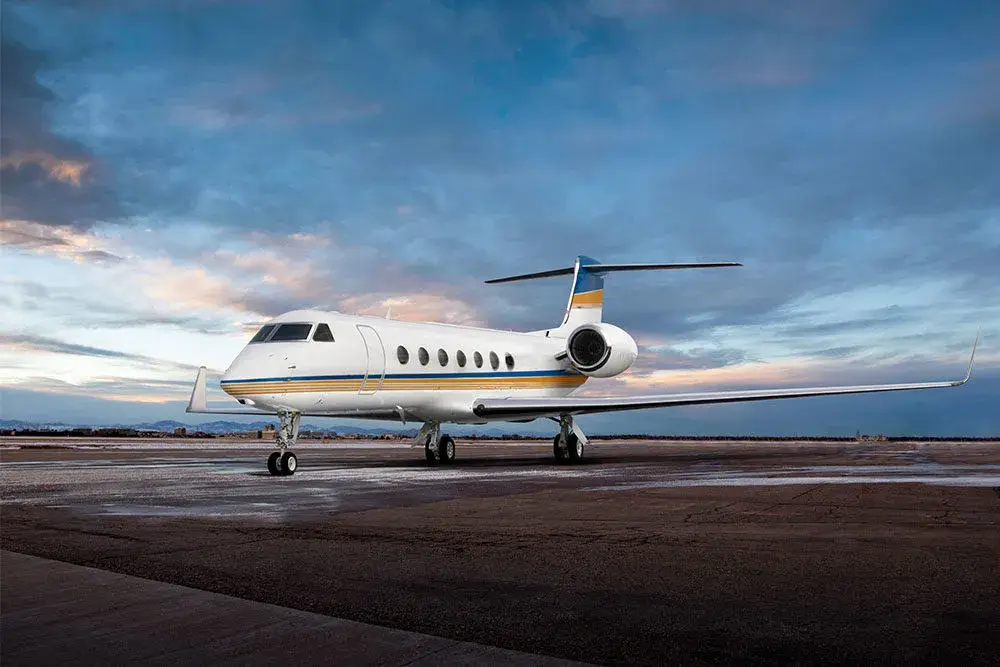 Gulfstream G550 N1878E operated by Solairus Aviation, KTRI, exterior