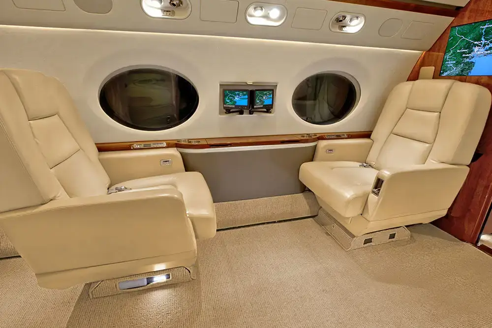 Gulfstream G550 N1878E operated by Solairus Aviation, KTRI photo 2