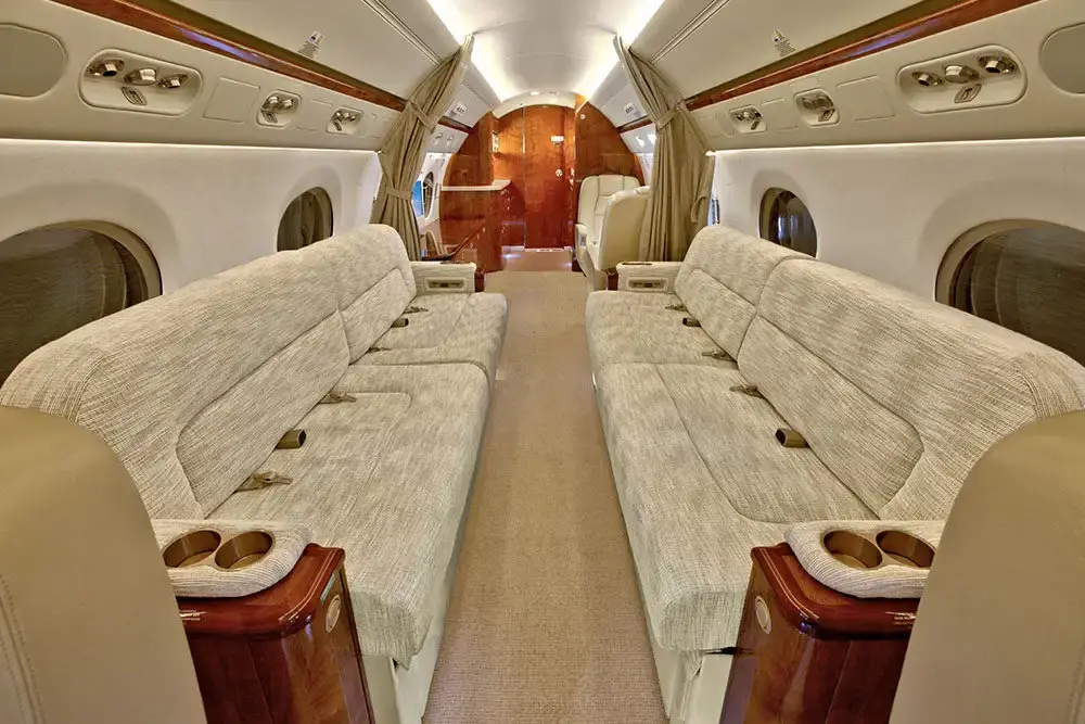 Gulfstream G550 N1878E operated by Solairus Aviation, KTRI photo 3