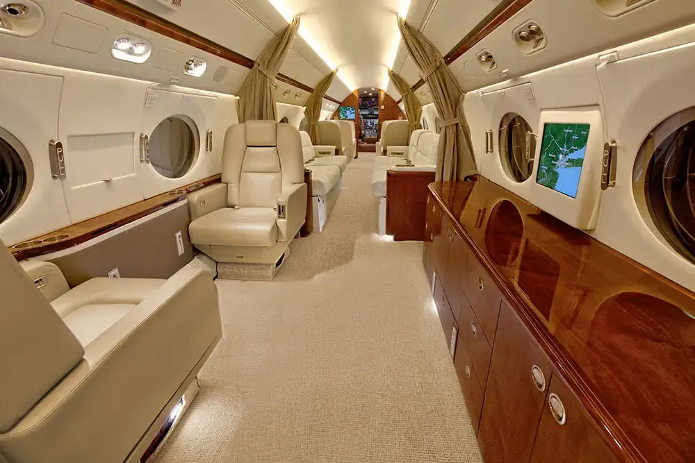 Gulfstream G550 N1878E operated by Solairus Aviation, KTRI photo 4