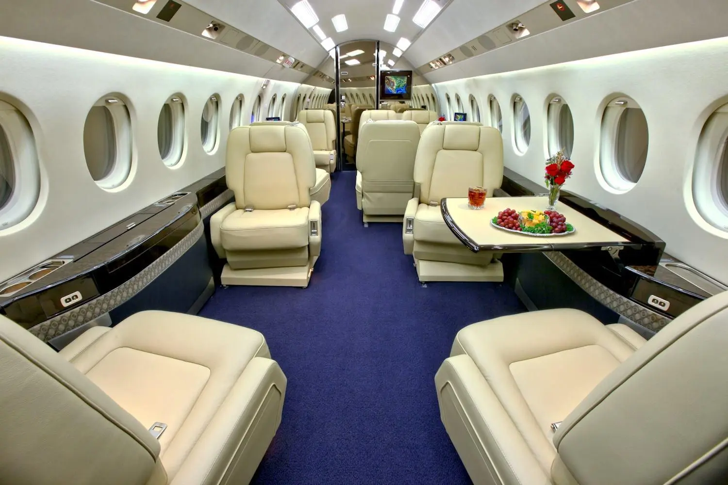 Dassault Falcon 2000 N187AA operated by SC Aviation Inc., KJVL photo 2