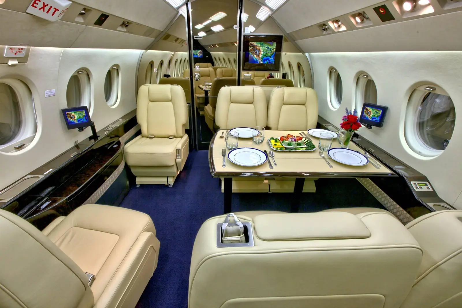 Dassault Falcon 2000 N187AA operated by SC Aviation Inc., KJVL photo 3