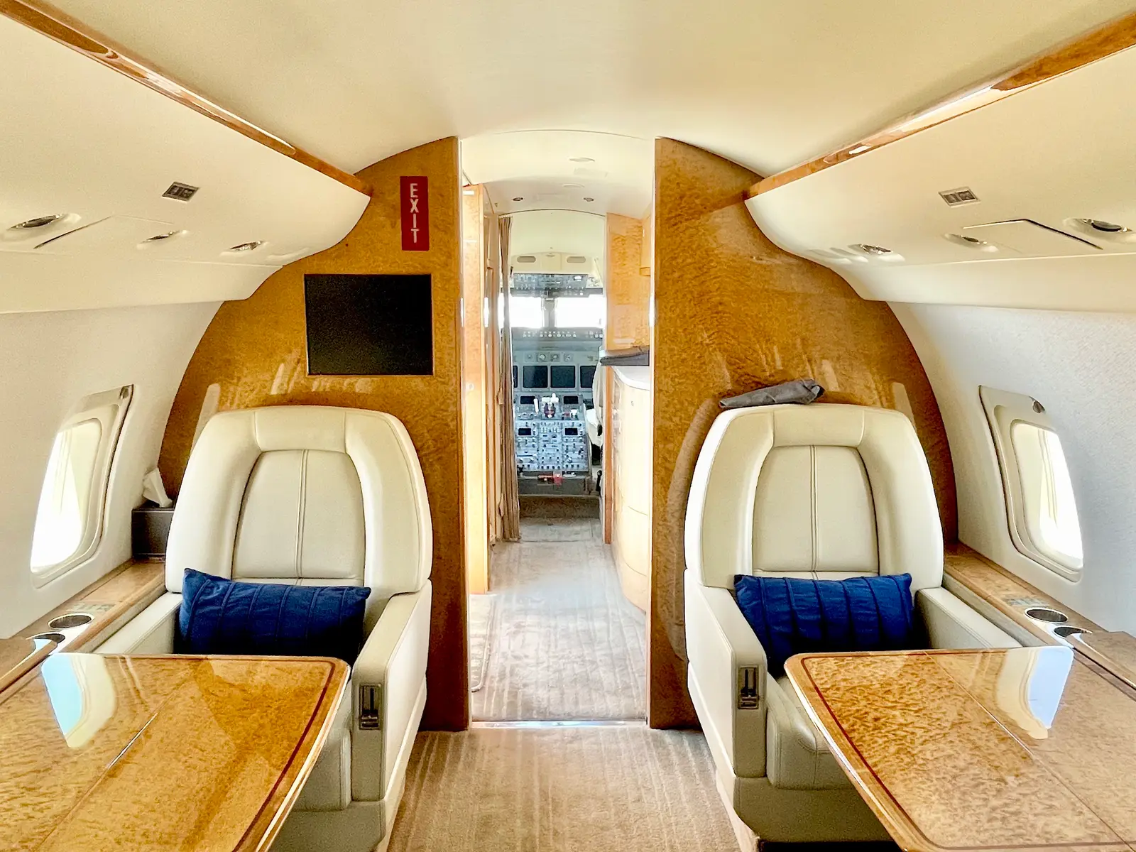 Bombardier Challenger 604 N188CR operated by Cirrus Aviation Services photo 2
