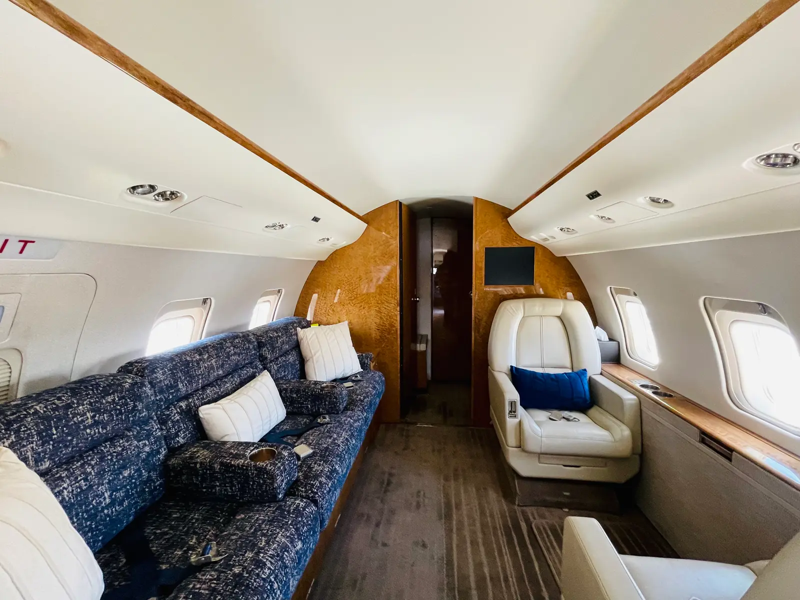 Bombardier Challenger 604 N188CR operated by Cirrus Aviation Services photo 3