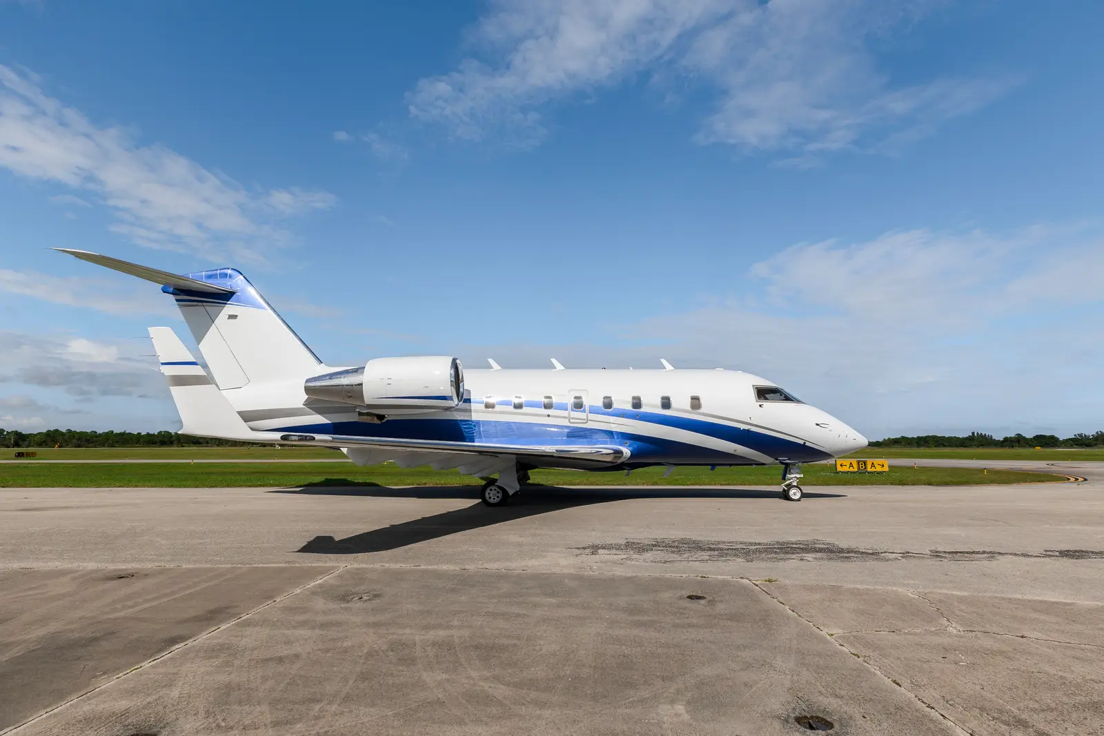 Bombardier Challenger 604 N188CR operated by Cirrus Aviation Services photo 4