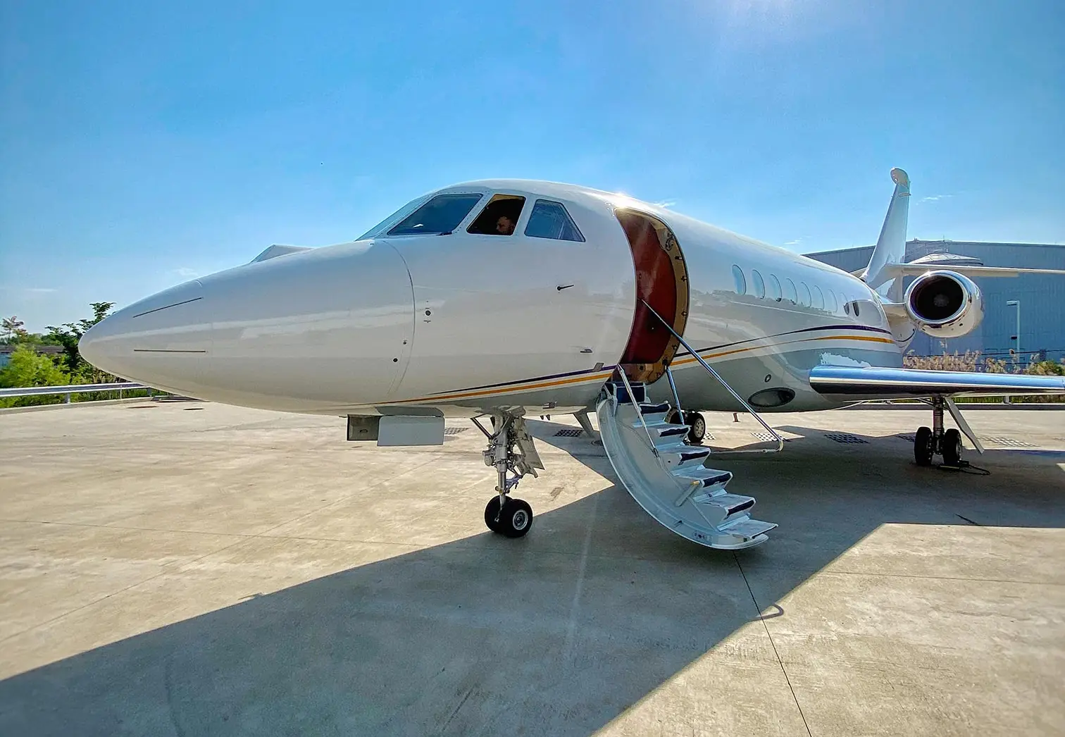 Dassault Falcon 2000EX N18WQ operated by Short Hills Aviation Services, LLC, exterior