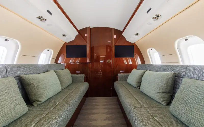 Bombardier Global Express XRS N190JA operated by Planet 9 Private Air ("P9PA") photo 4