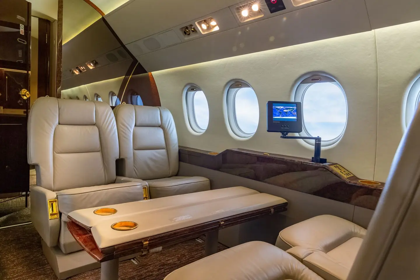 Dassault Falcon 2000 N190SA operated by Stark Airways, LLC, KCAK photo 5
