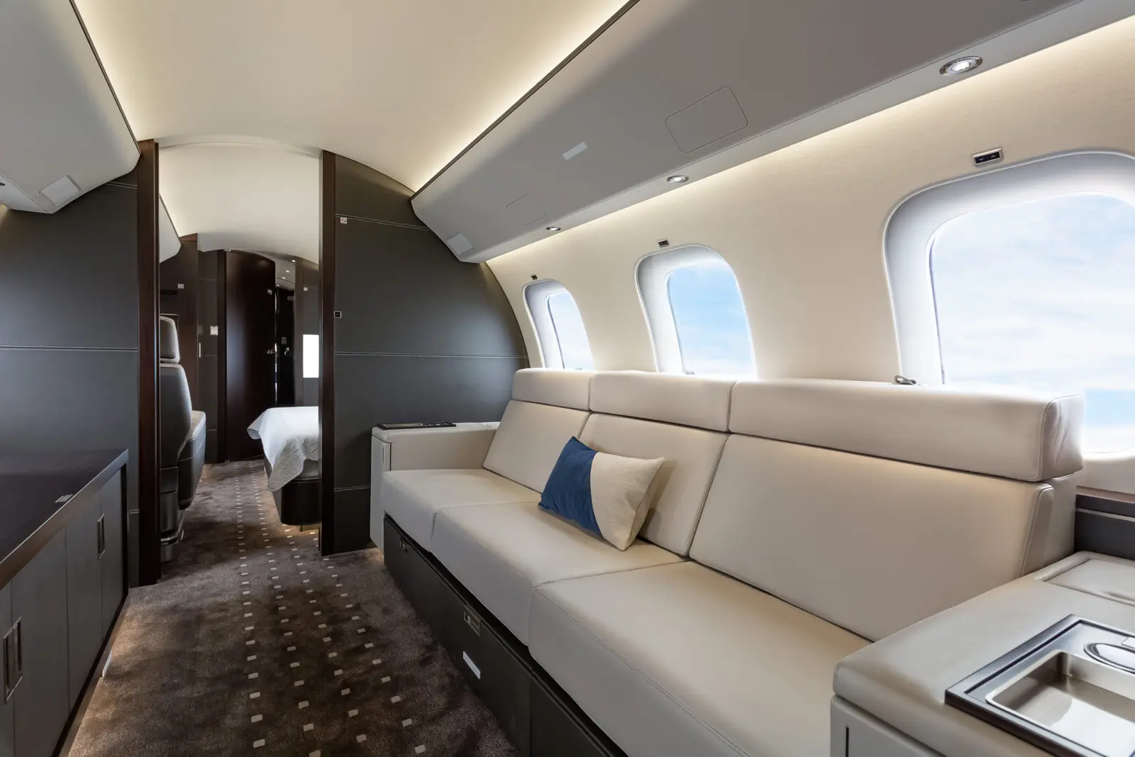 Bombardier Global 7500 N1966H operated by Phenix Jet photo 5