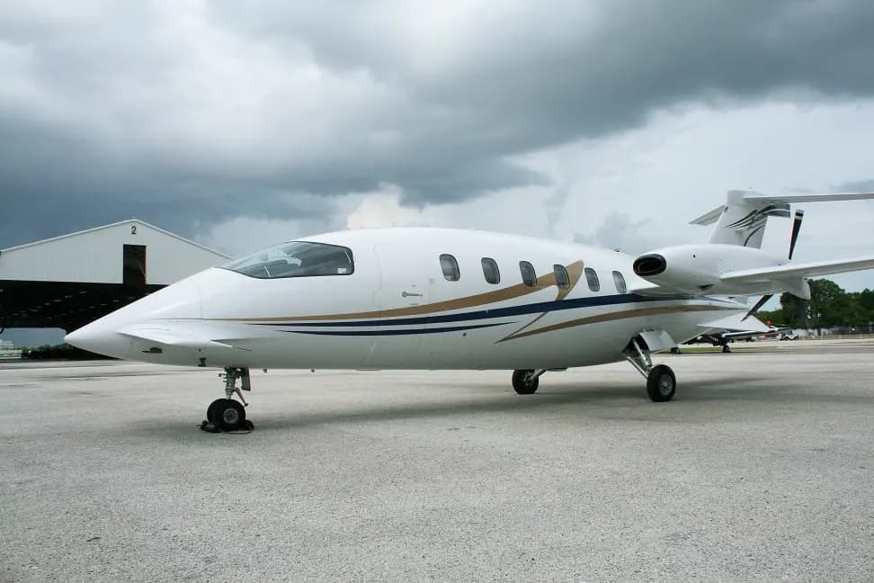Piaggio Avanti II N197MS operated by Brazos Valley Air Charter LLC photo 3