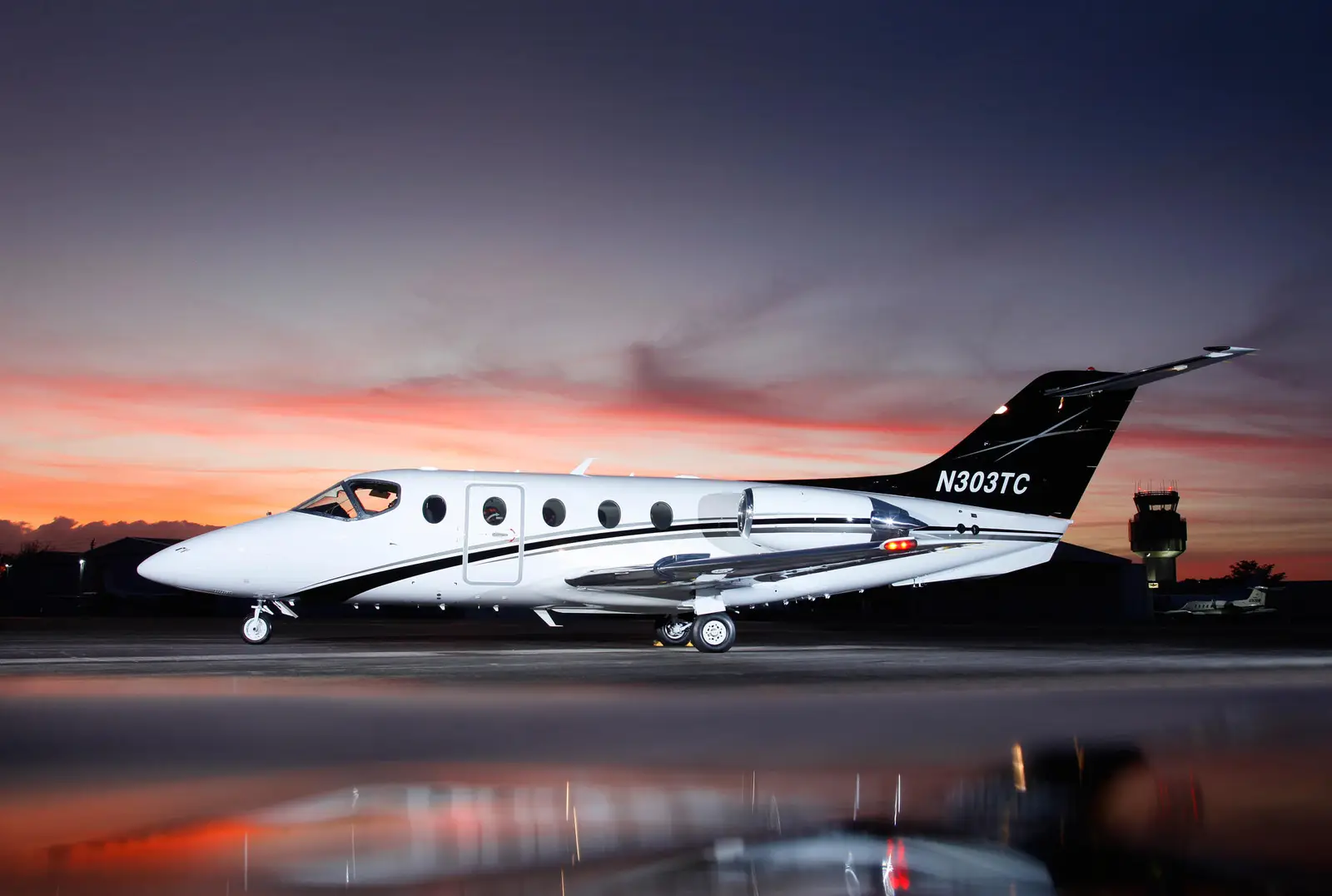 Beechcraft Hawker 400XP N1980E operated by Aircraft Management Group, exterior