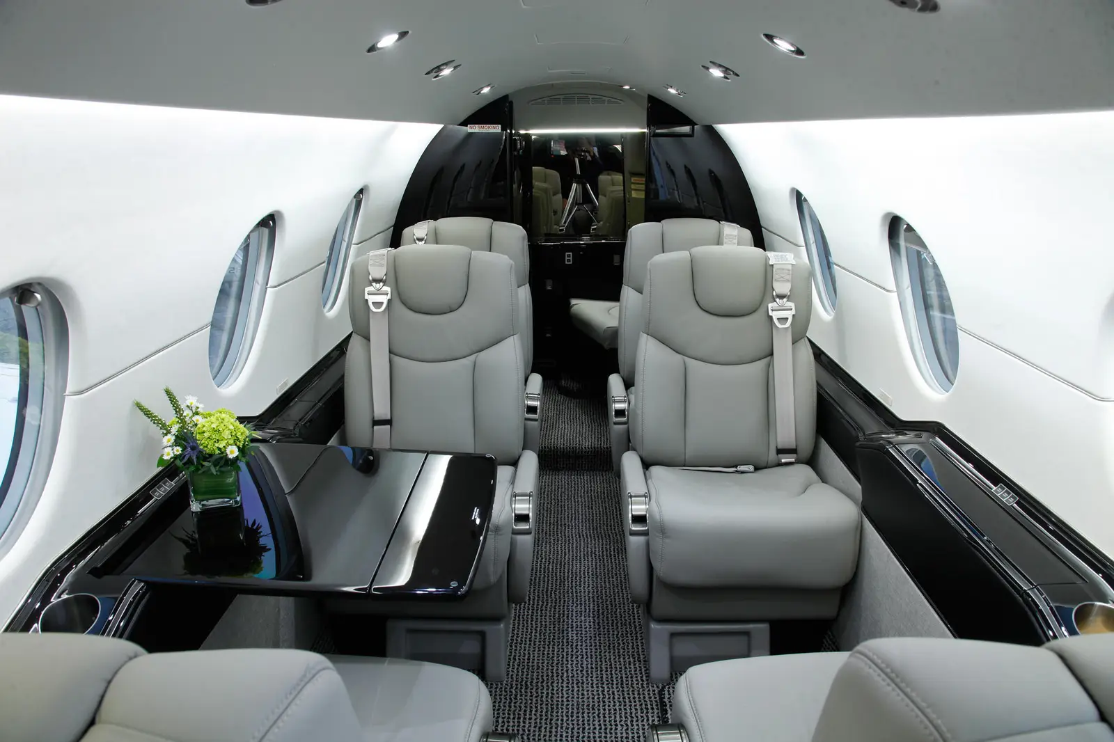 Beechcraft Hawker 400XP N1980E operated by Aircraft Management Group photo 2