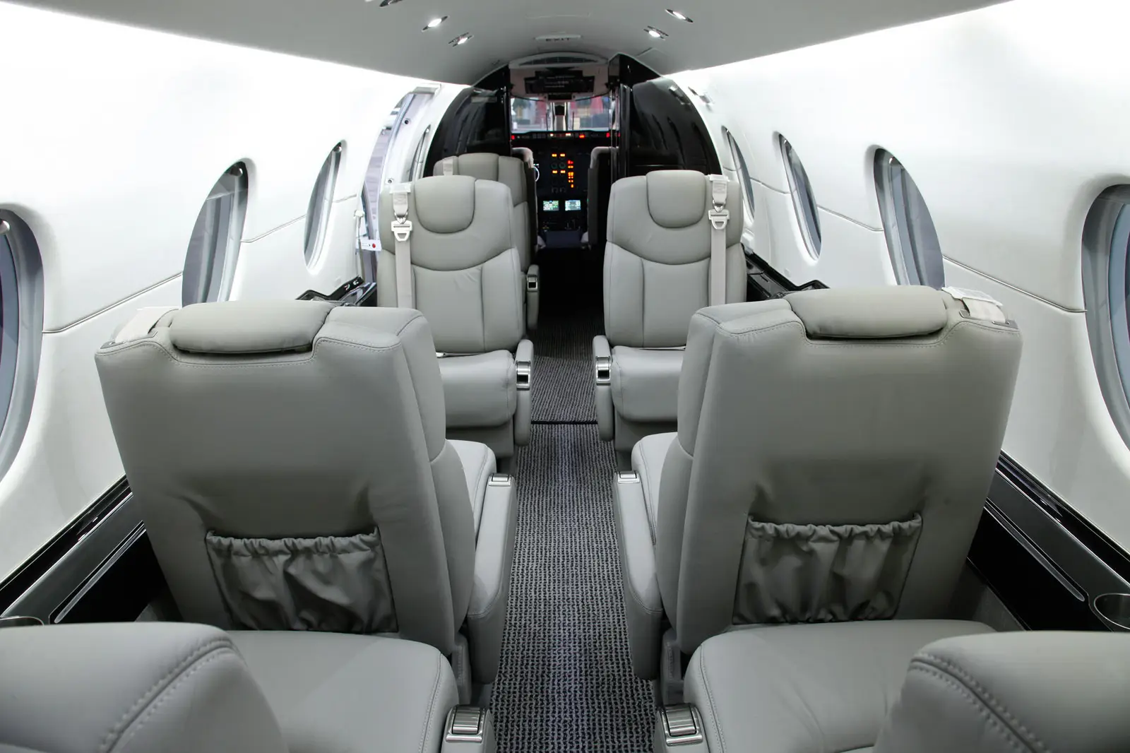Beechcraft Hawker 400XP N1980E operated by Aircraft Management Group photo 3