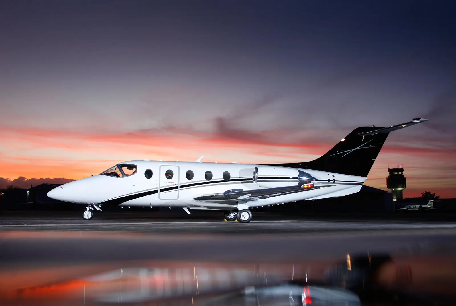 Beechcraft Hawker 400XP N1980E operated by Aircraft Management Group photo 4