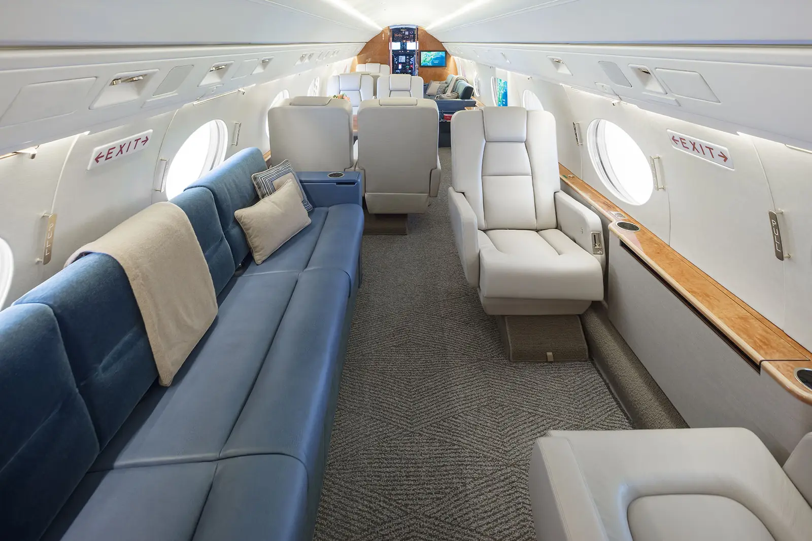 Gulfstream G100 N1D operated by Journey Aviation, LLC photo 3