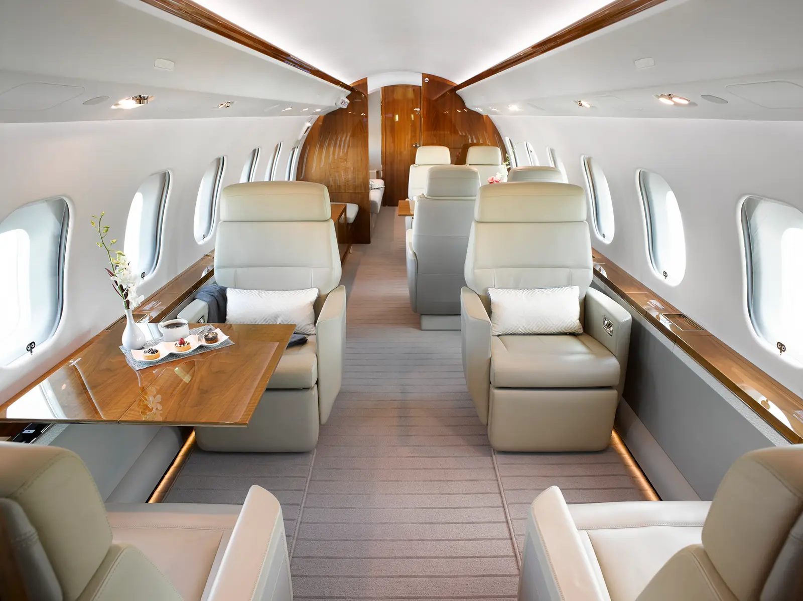 Bombardier Global 6000 N1WW operated by Solairus Aviation photo 2