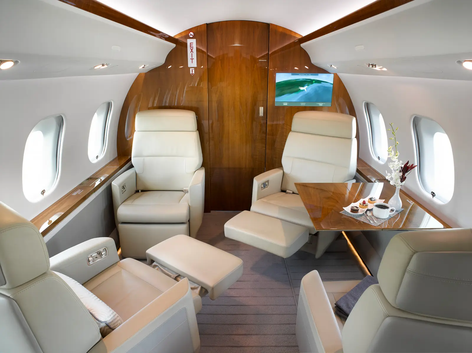 Bombardier Global 6000 N1WW operated by Solairus Aviation photo 3