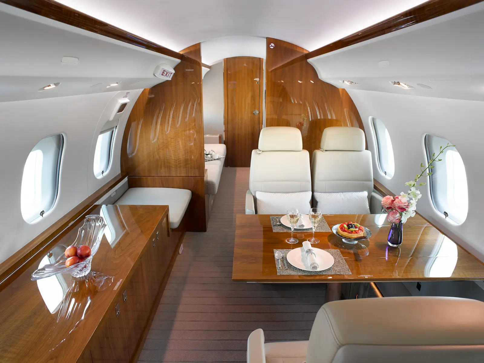 Bombardier Global 6000 N1WW operated by Solairus Aviation photo 4