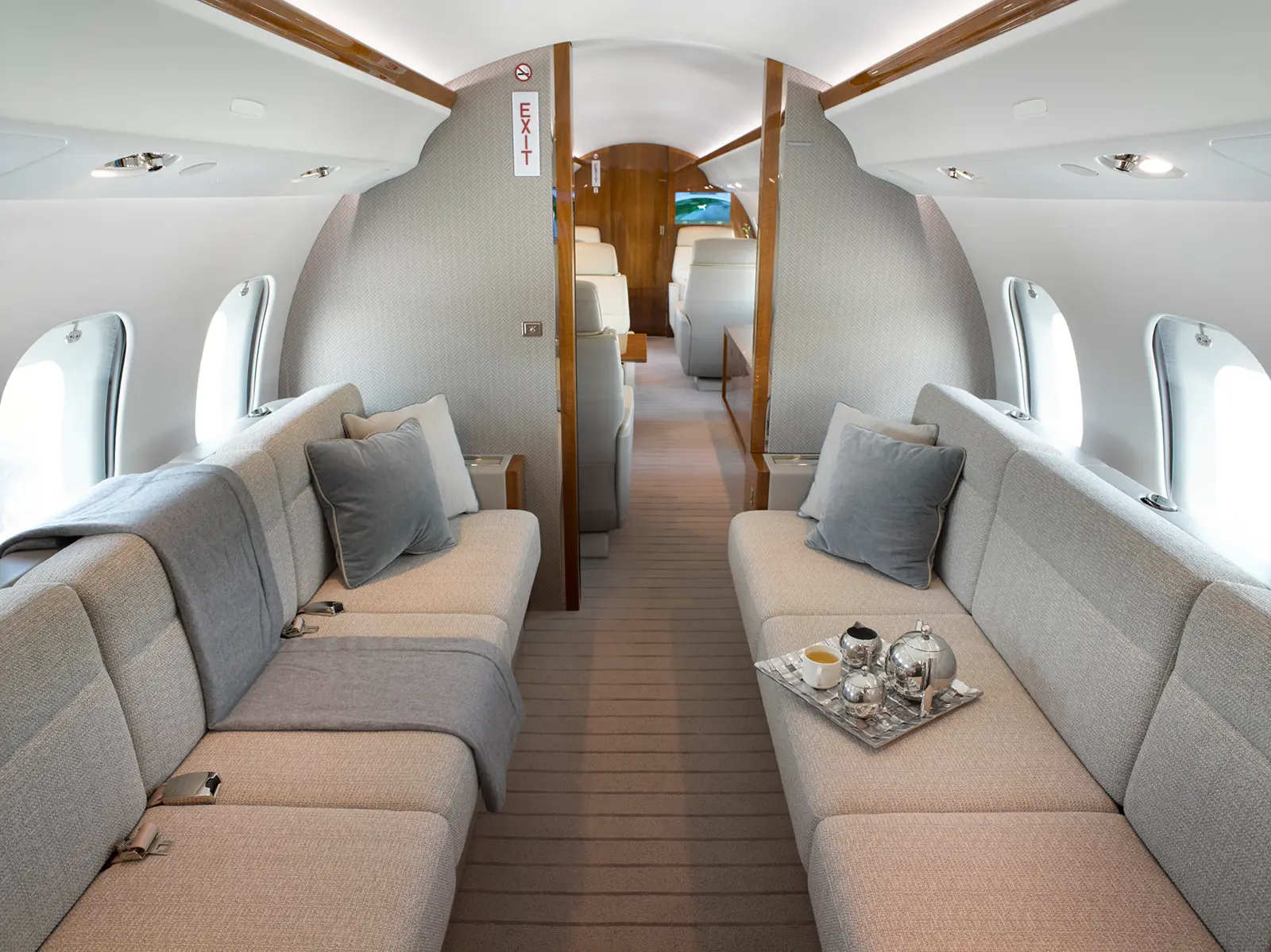 Bombardier Global 6000 N1WW operated by Solairus Aviation photo 5