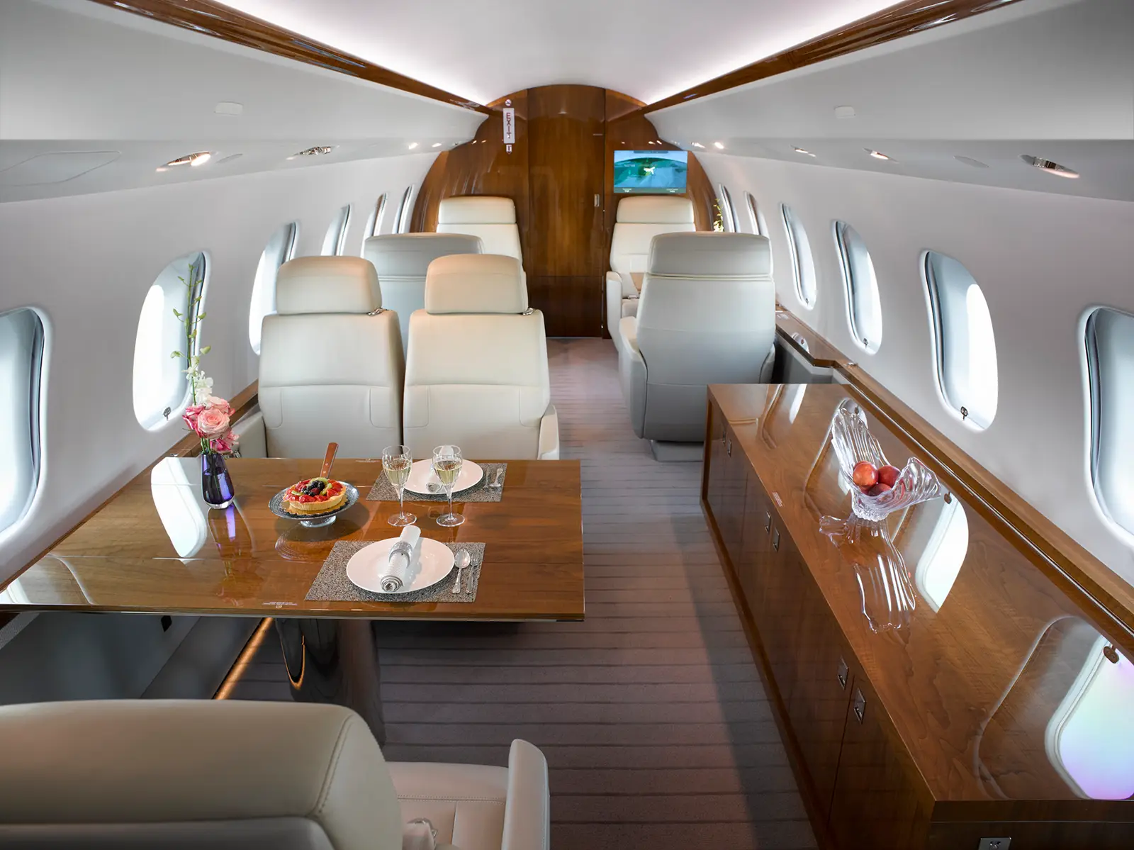 Bombardier Global 6000 N1WW operated by Solairus Aviation photo 6