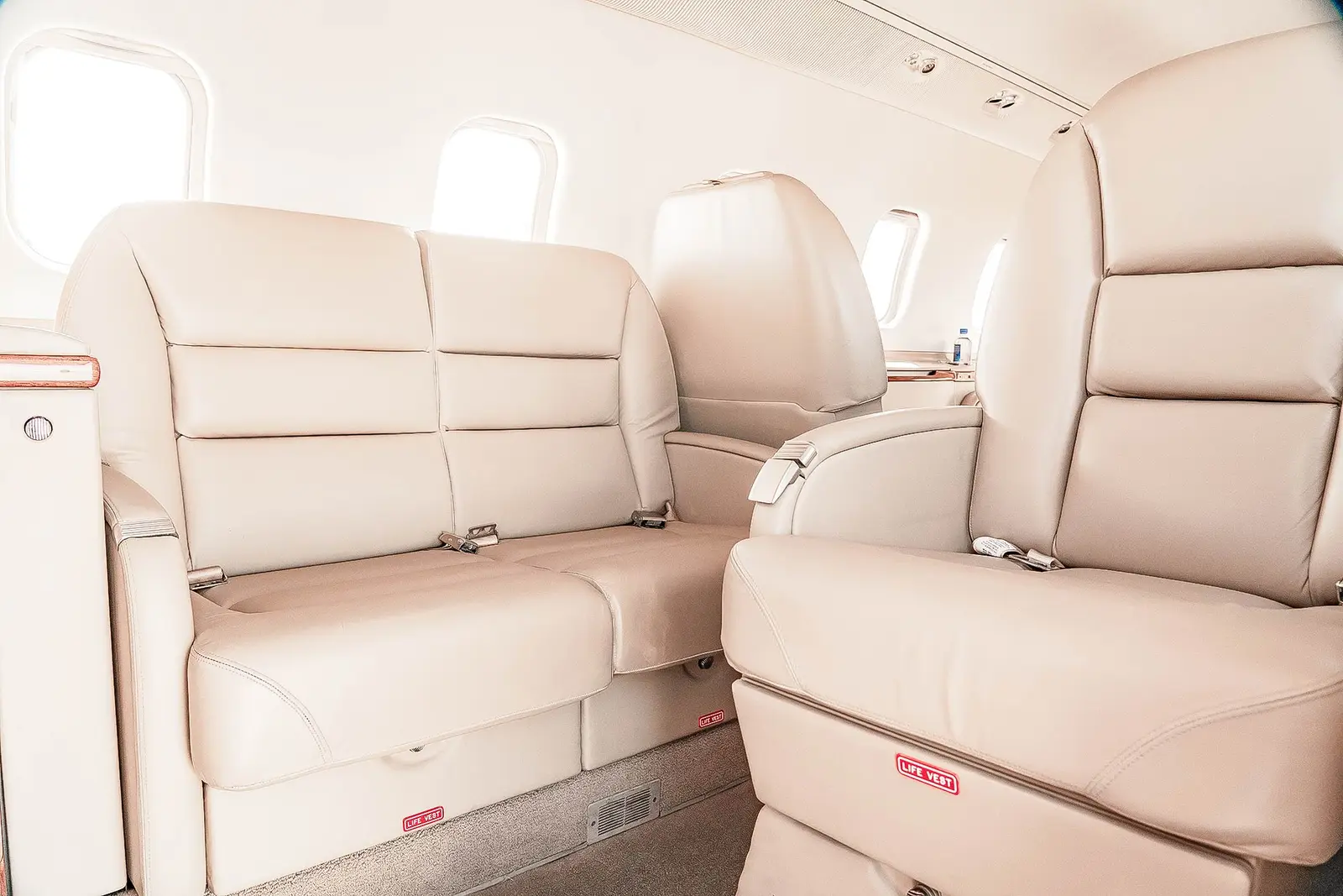 Bombardier Learjet 60 N208BH operated by ATI Jet Executive Charter, KELP photo 2