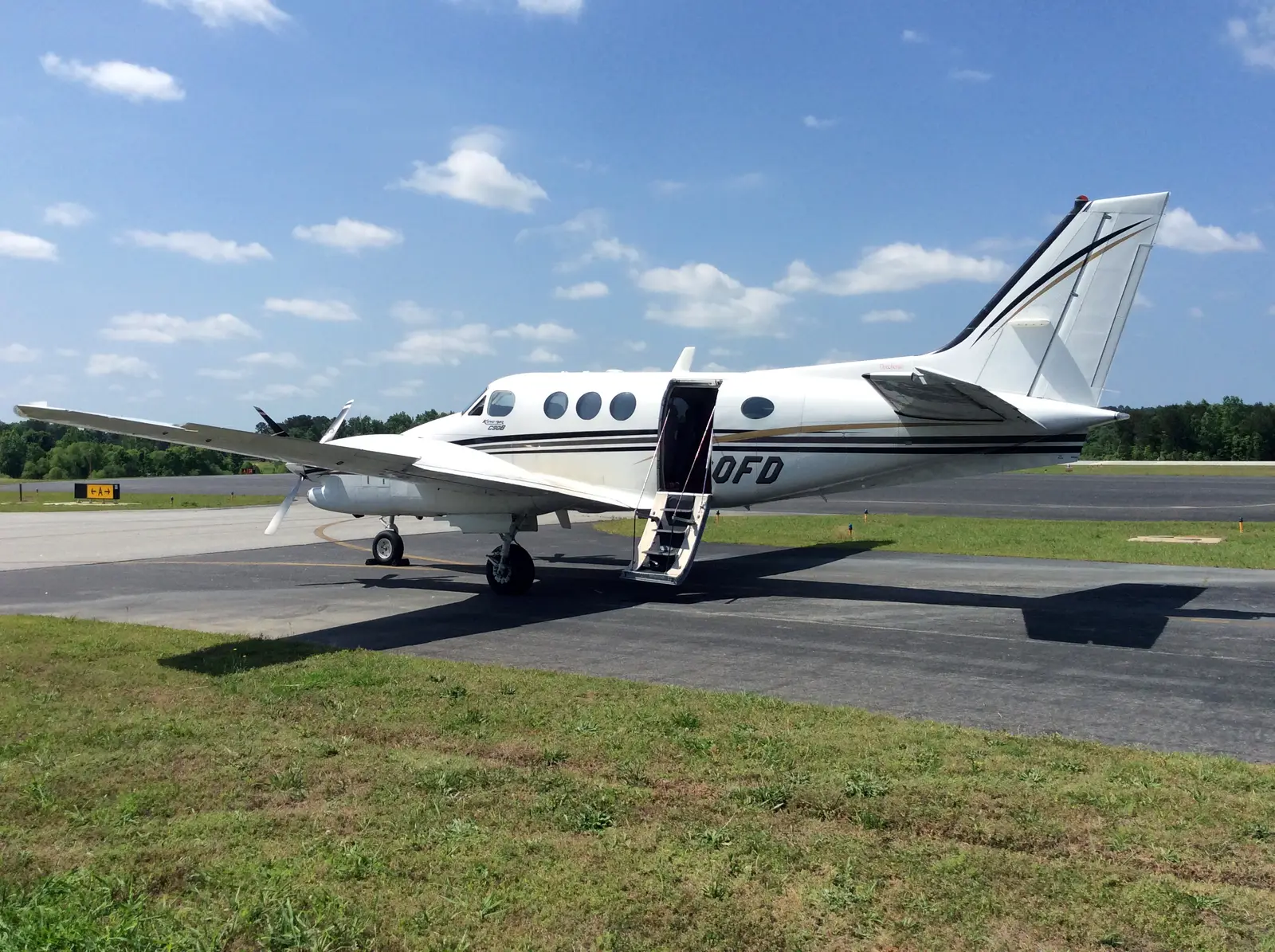 Beechcraft King Air C90A N20FD operated by Affordable Charters Of Excellence, Inc, exterior