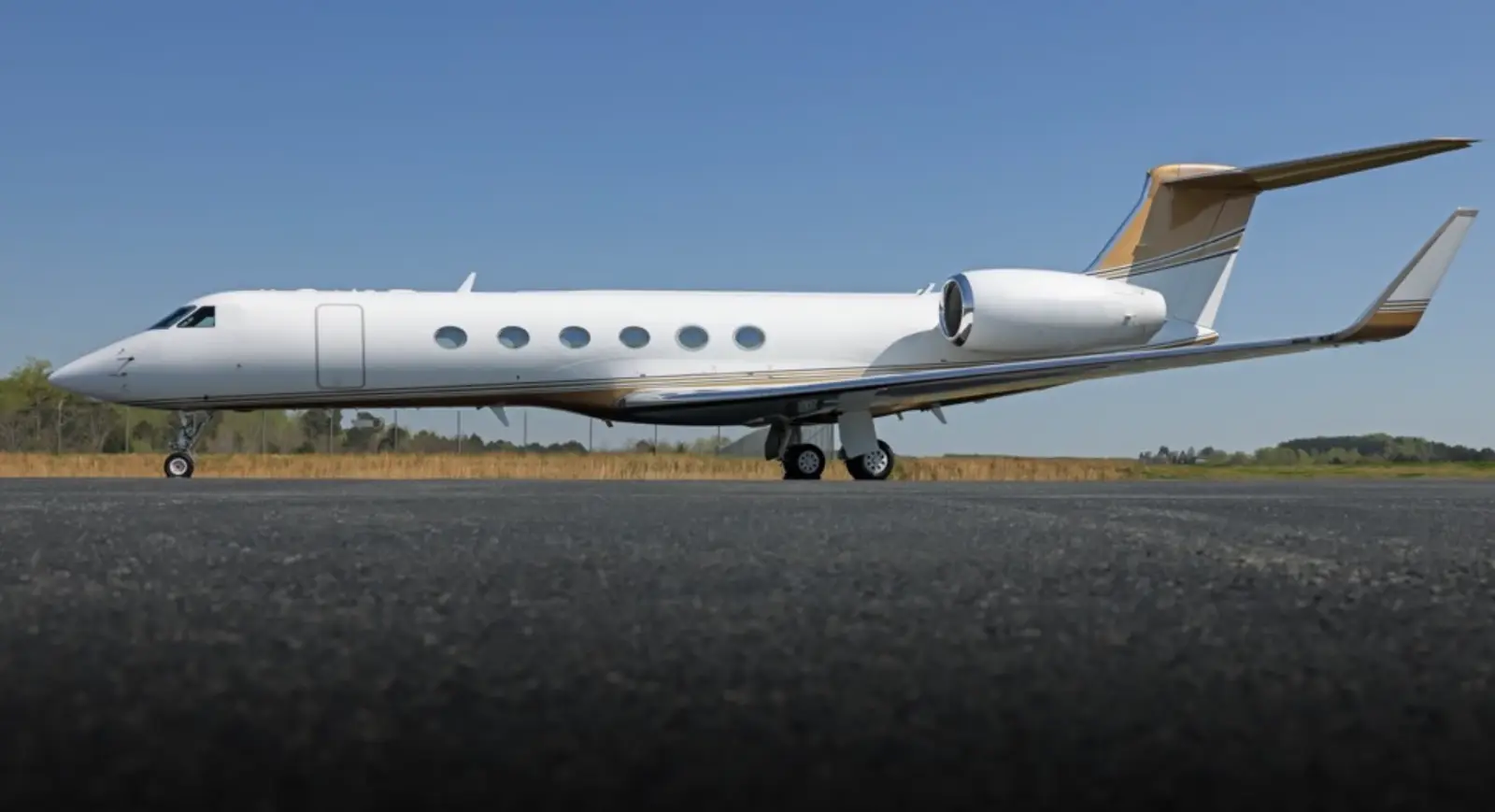 Gulfstream V N211DR operated by Global Air Charters, Inc., exterior