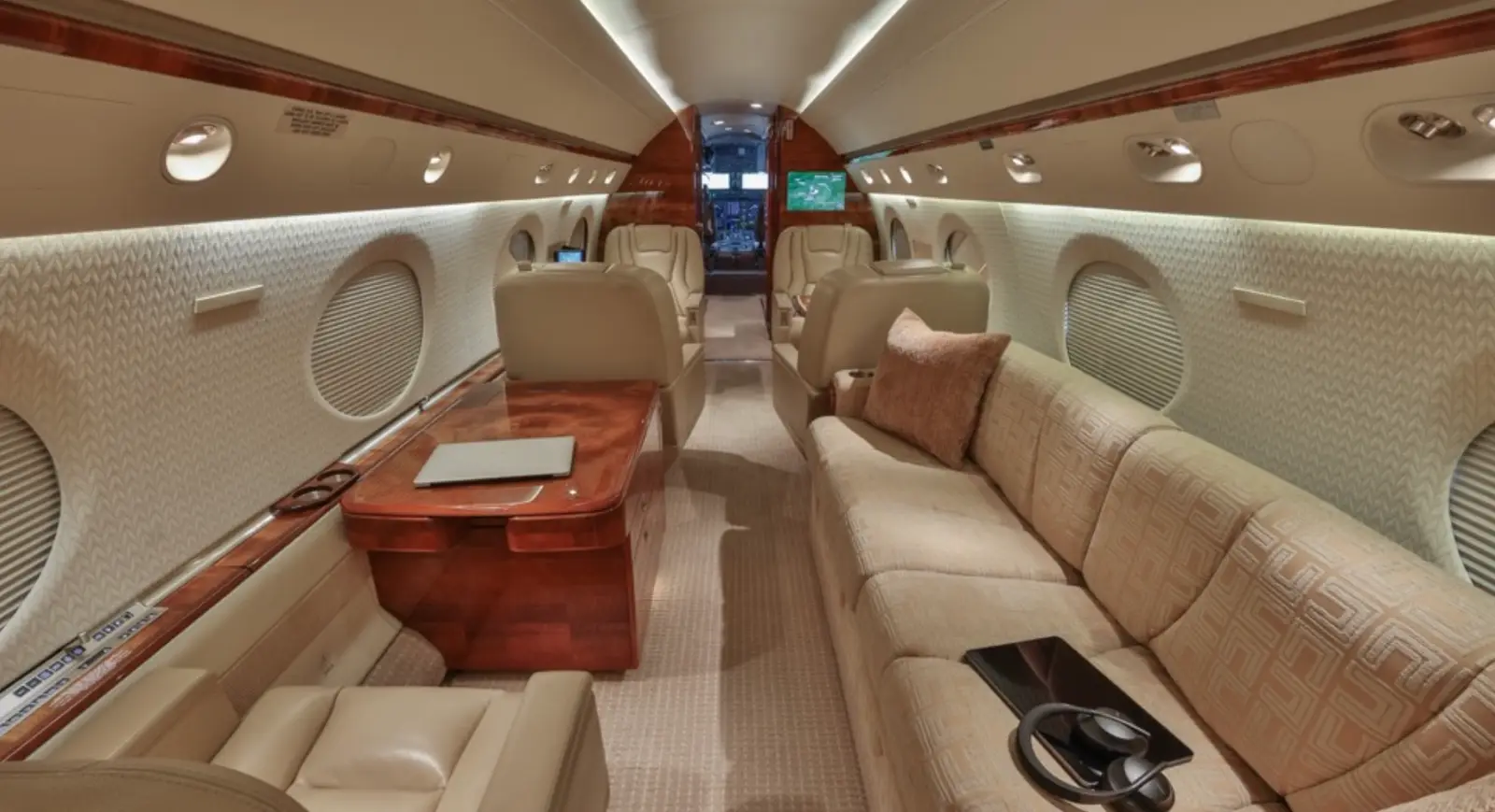 Gulfstream V N211DR operated by Global Air Charters, Inc. photo 2