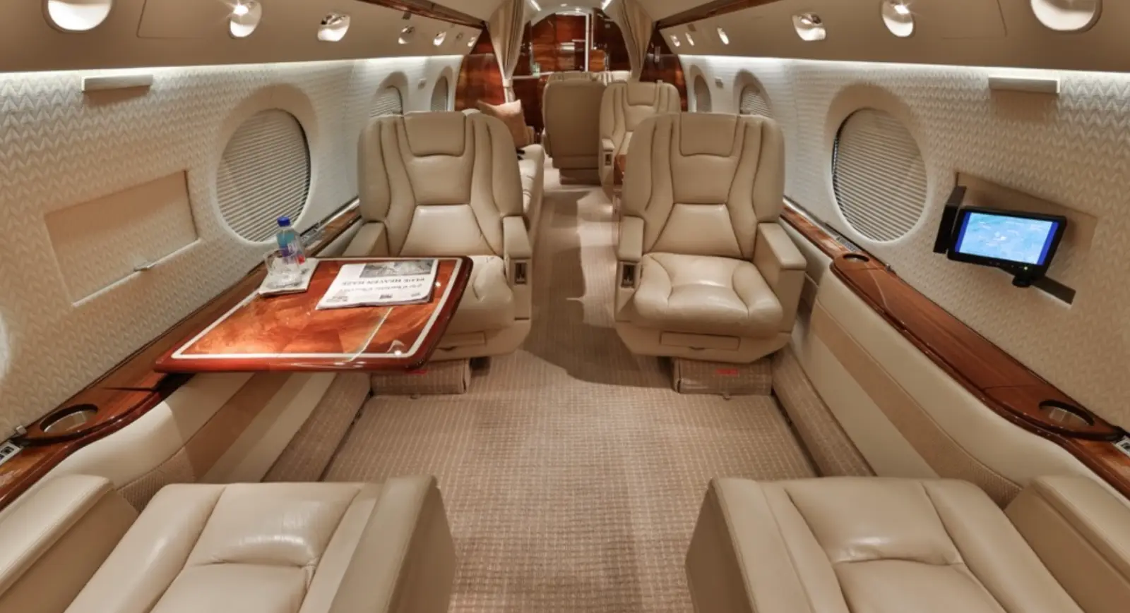 Gulfstream V N211DR operated by Global Air Charters, Inc. photo 3