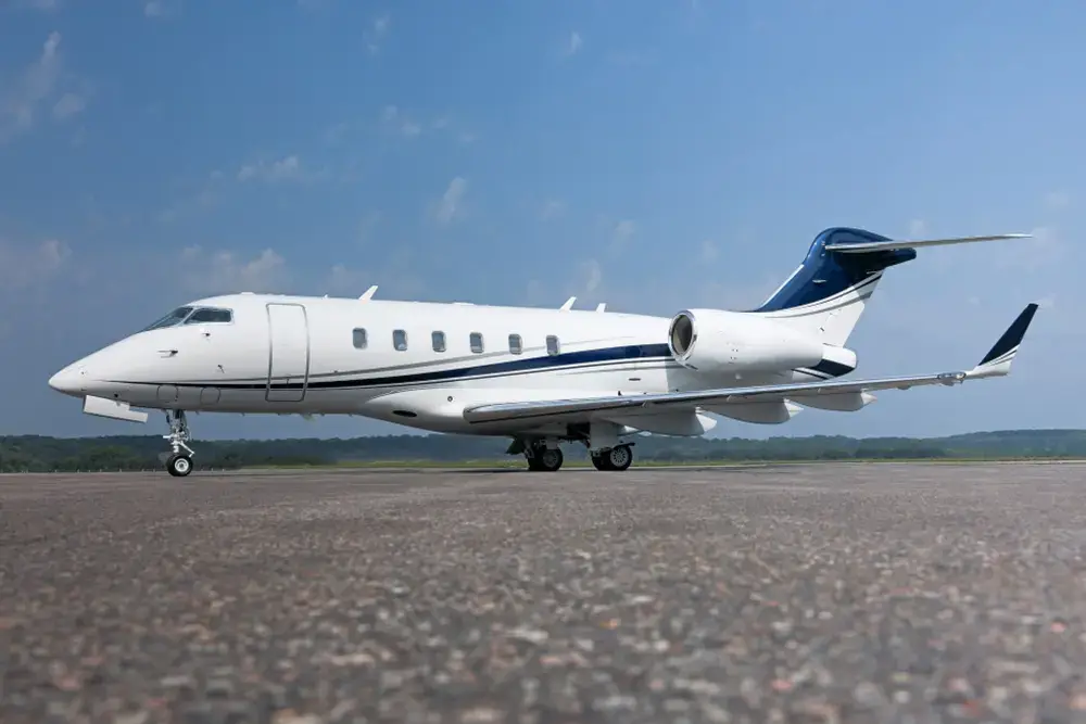 Bombardier Challenger 300 N211JB operated by Solairus Aviation, exterior