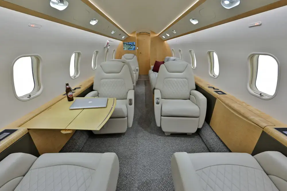 Bombardier Challenger 300 N211JB operated by Solairus Aviation photo 2