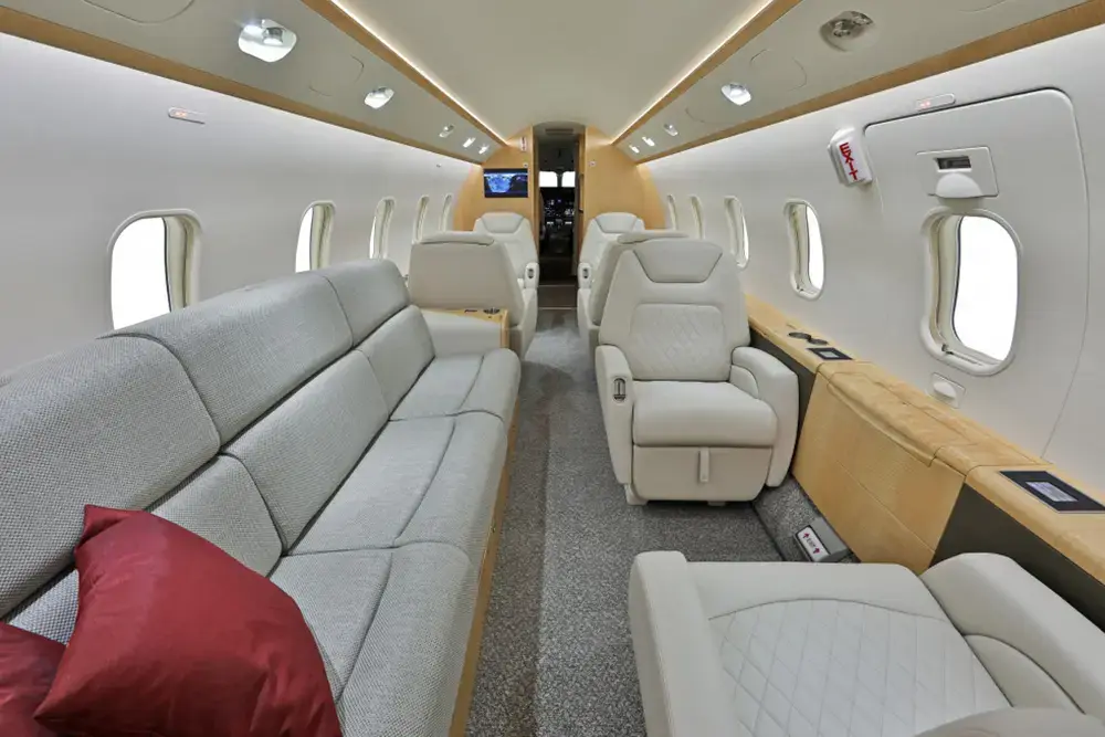 Bombardier Challenger 300 N211JB operated by Solairus Aviation photo 6