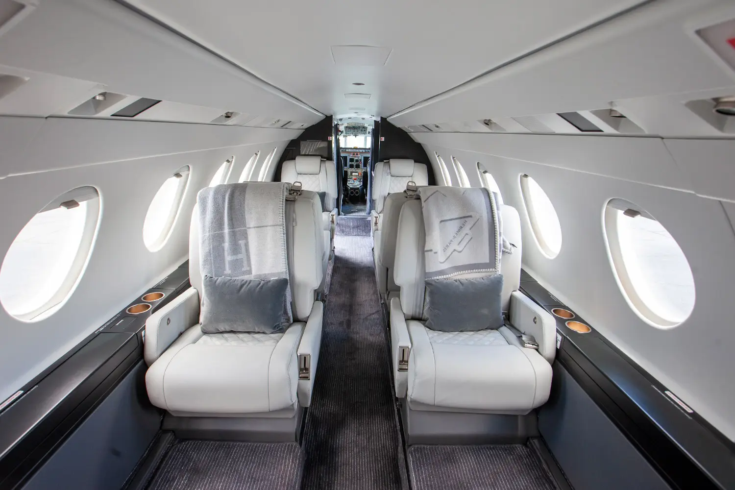 Dassault Falcon 50EX N214DV operated by Executive Fliteways, Inc. photo 2