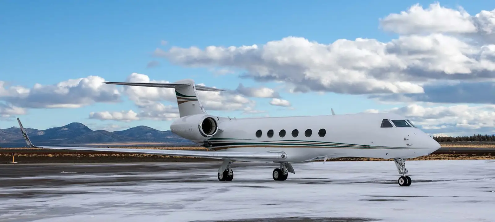 Gulfstream V N215BB operated by Lyon Aviation, Inc., exterior