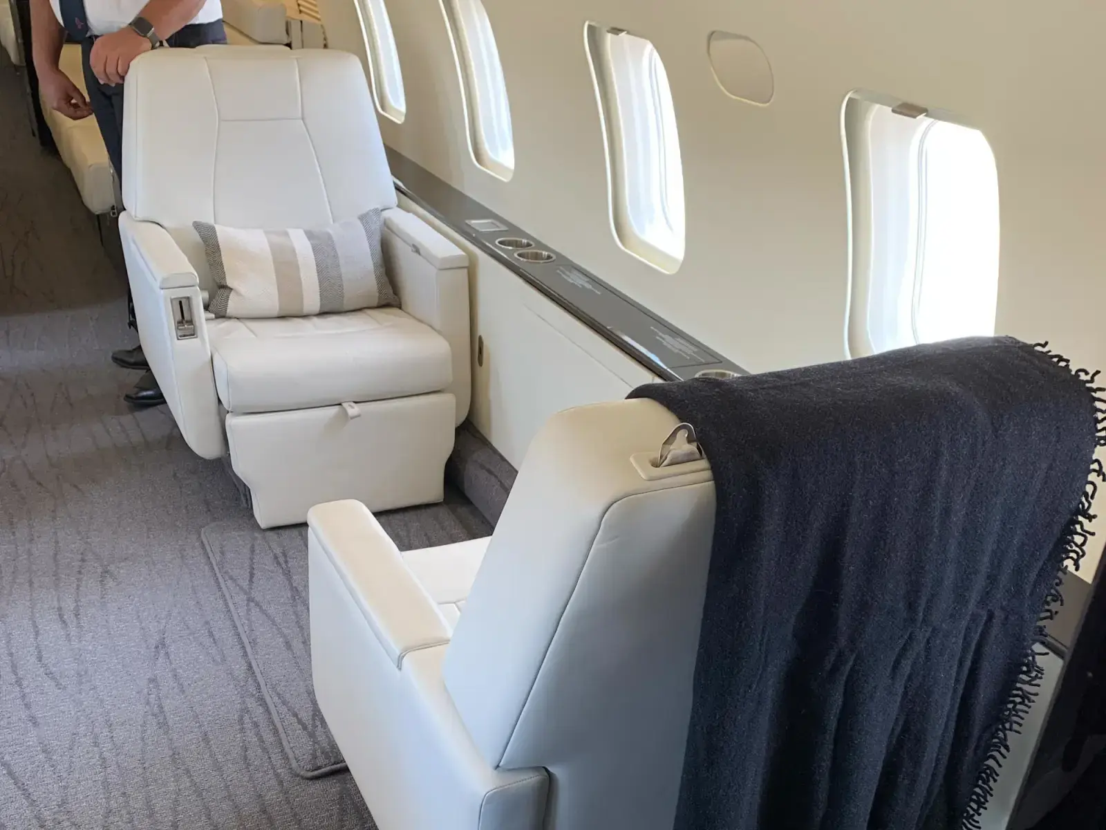Bombardier Global Express N220F operated by Elevate Jet photo 3