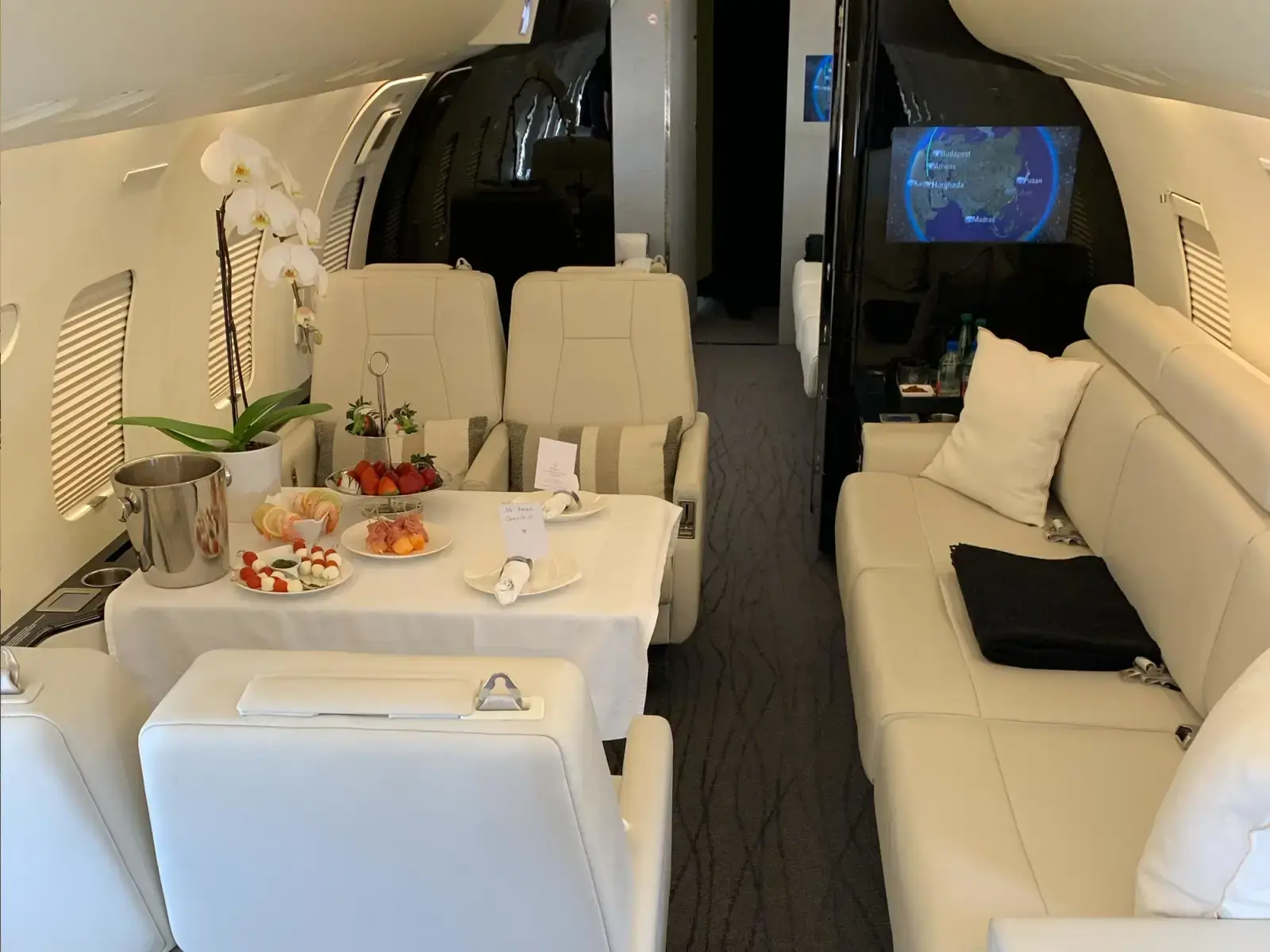 Bombardier Global Express N220F operated by Elevate Jet photo 5