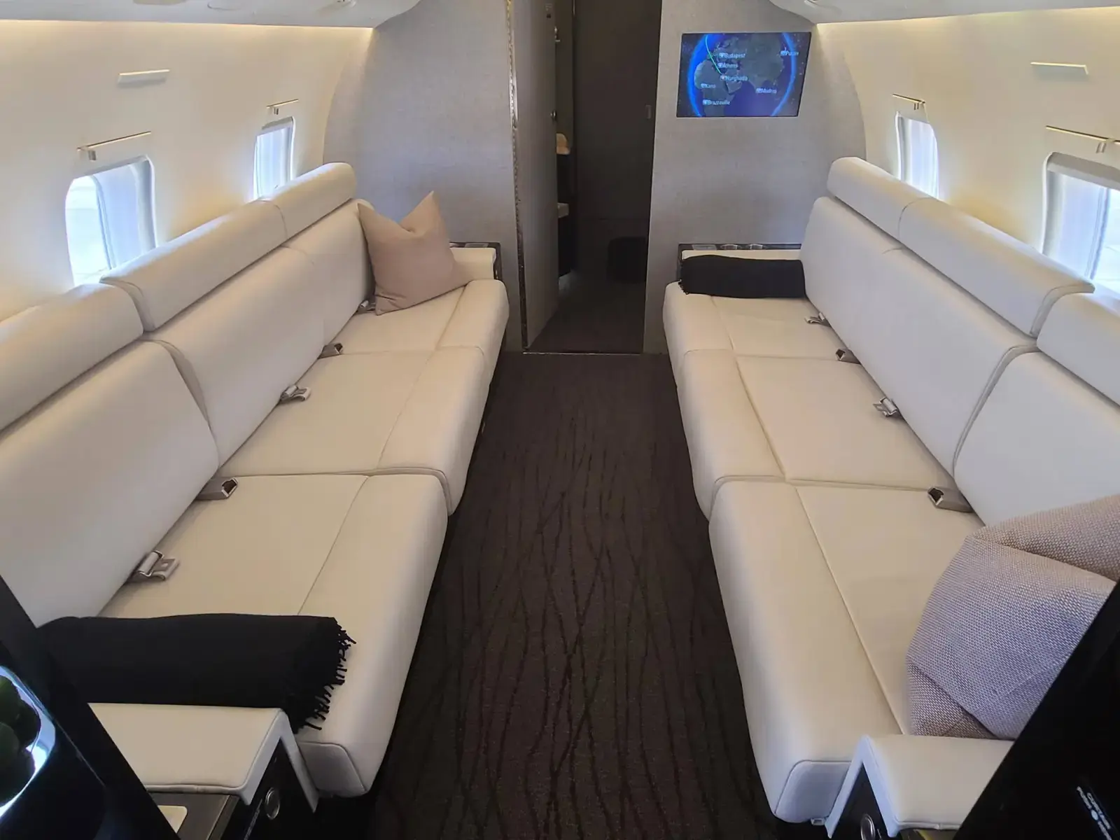Bombardier Global Express N220F operated by Elevate Jet photo 6