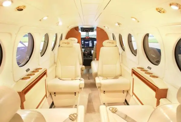 Beechcraft King Air 200 N220RA operated by Royal Air Charter photo 2