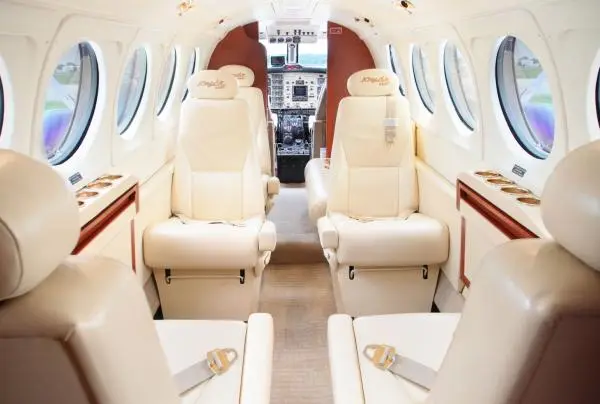 Beechcraft King Air 200 N220RA operated by Royal Air Charter photo 3