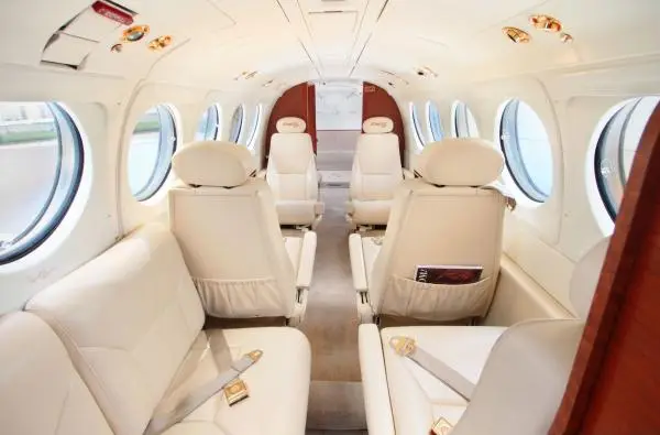 Beechcraft King Air 200 N220RA operated by Royal Air Charter photo 5
