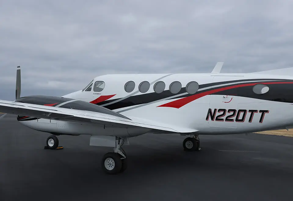 Beechcraft King Air 200 N220TT operated by American Air Charter Inc. photo 4