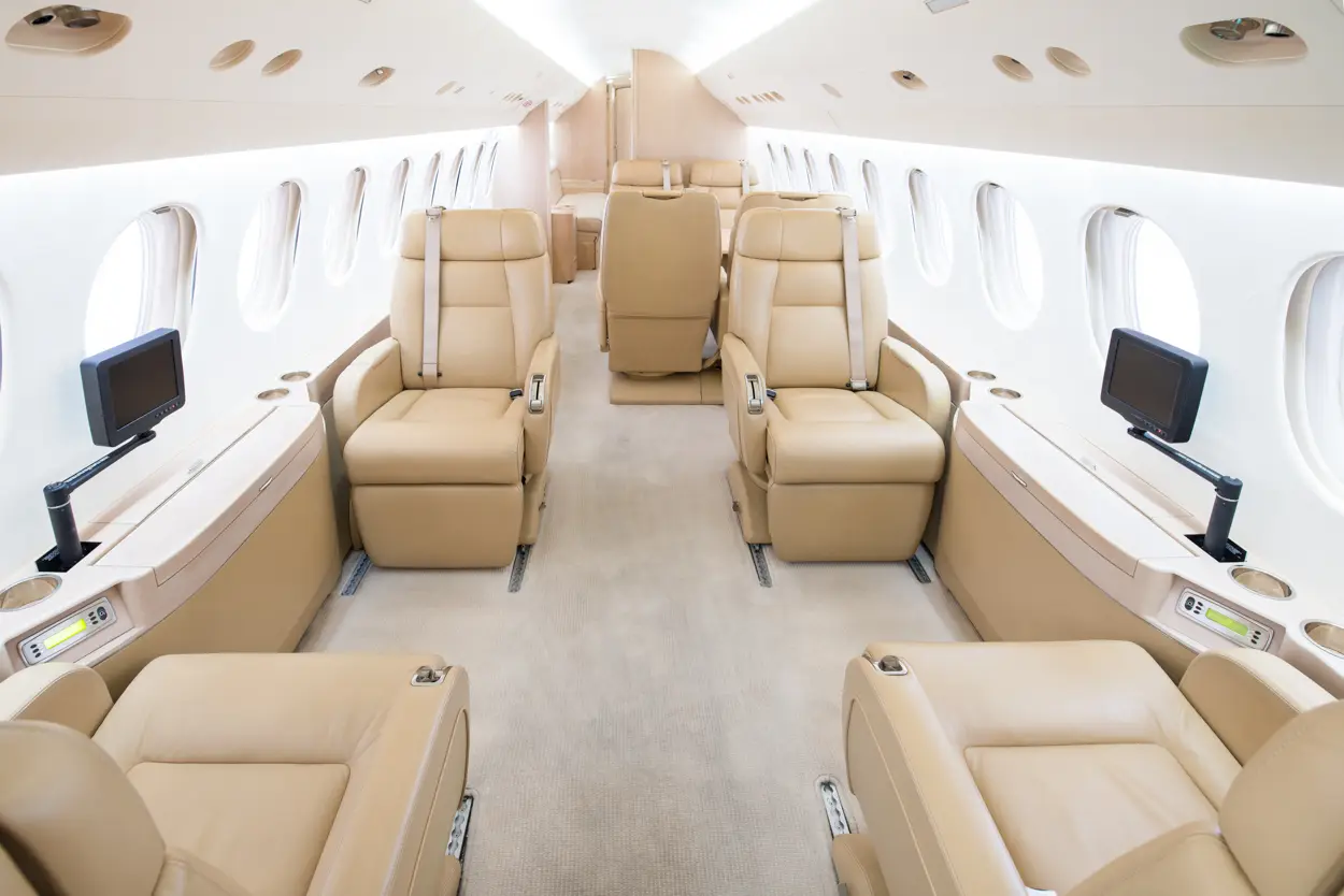 Dassault Falcon 7X N221HJ operated by Solairus Aviation photo 2
