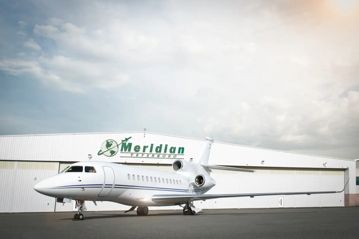 Dassault Falcon 7X N221HJ operated by Solairus Aviation photo 4