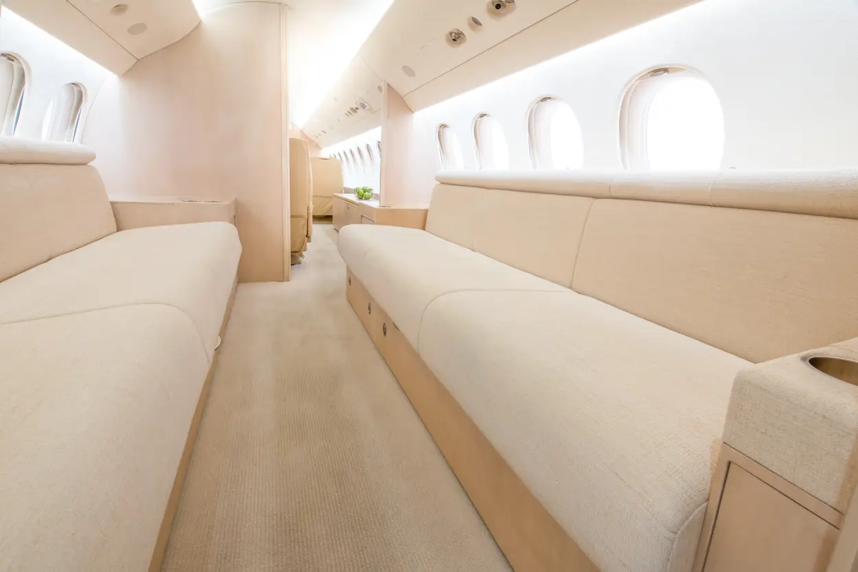Dassault Falcon 7X N221HJ operated by Solairus Aviation photo 6