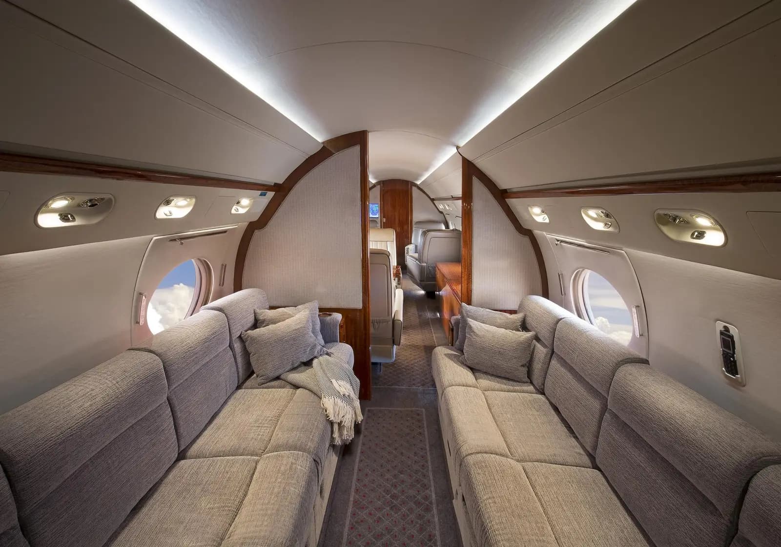 Gulfstream V N222LX operated by Trans-Exec Air Service, Inc. photo 2